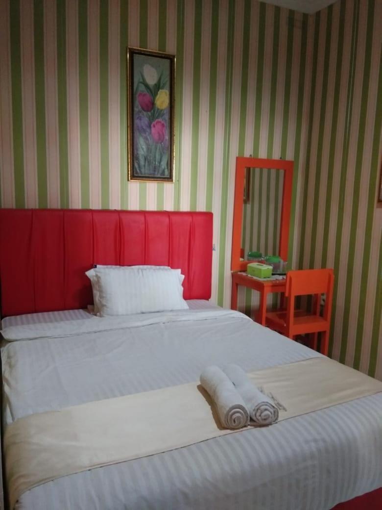 Hotel Krui Syariah Экстерьер фото