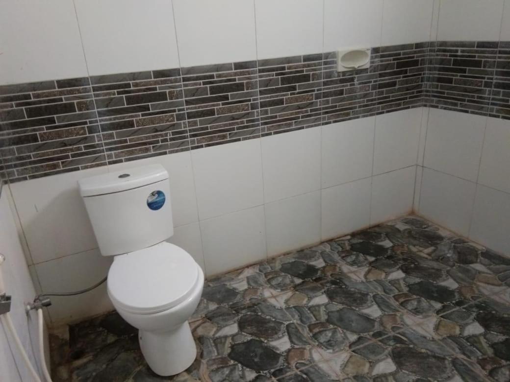 Hotel Krui Syariah Экстерьер фото