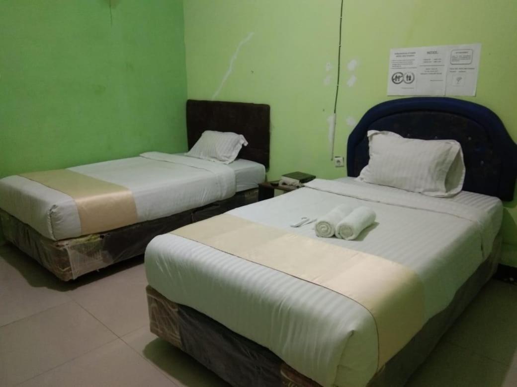 Hotel Krui Syariah Экстерьер фото